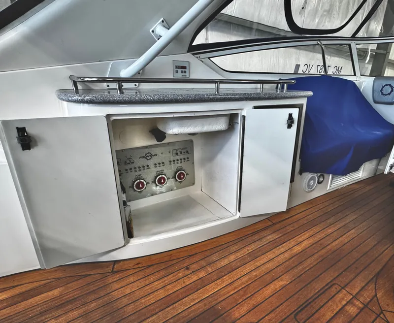 Slide: The Image of Fountain 48 Express Cruiser 2008 - 35