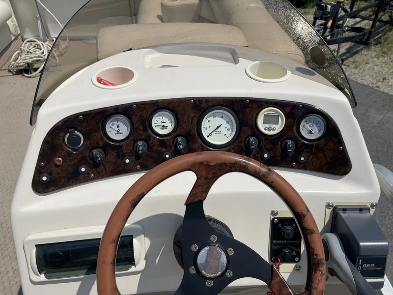 Slide: The Image of Bennington 2050LX 2004 - 14