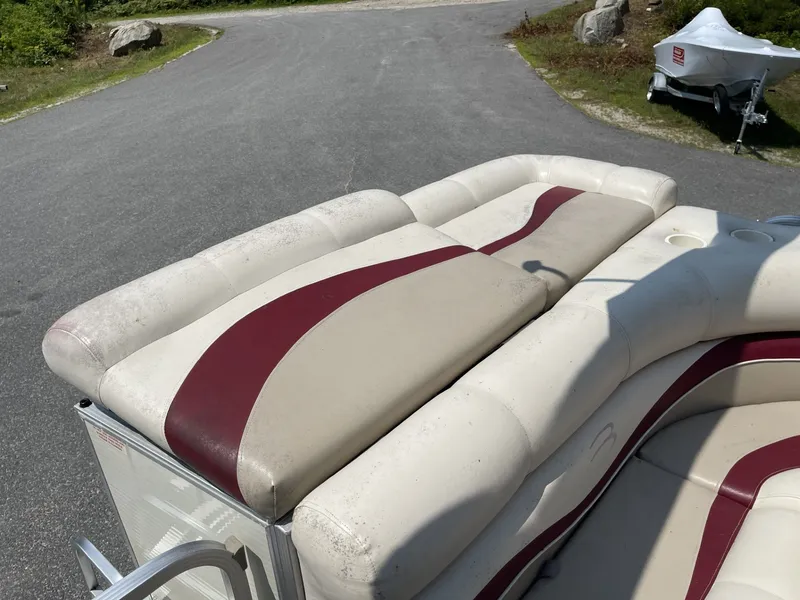 Slide: The Image of Bennington 2050LX 2004 - 16