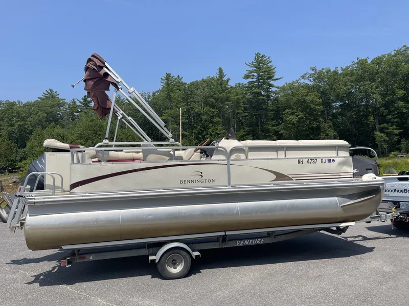Slide: The Image of Bennington 2050LX 2004 - 9