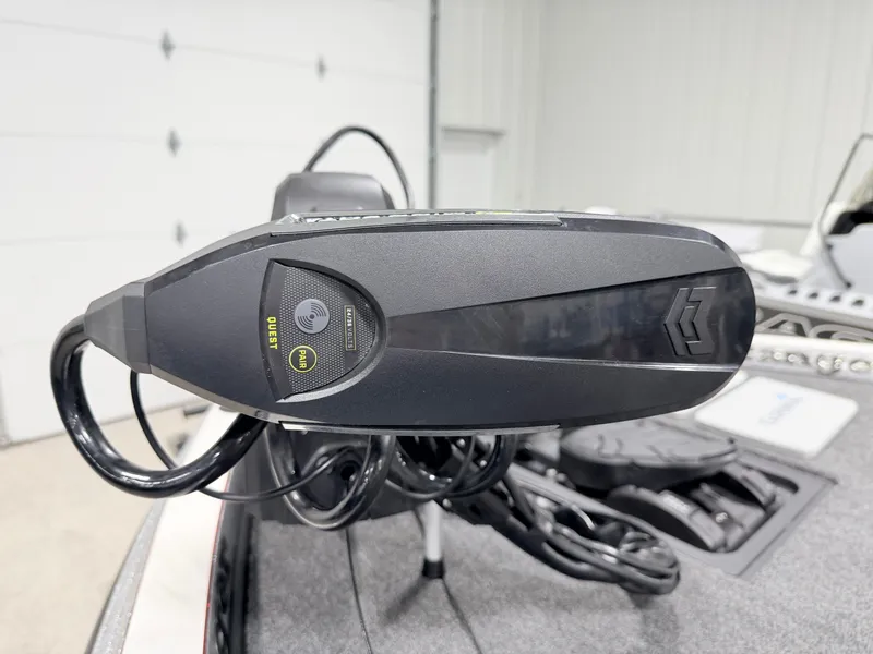 Slide: The Image of 2019 Ranger Z520L boat control in interior setting. - 31