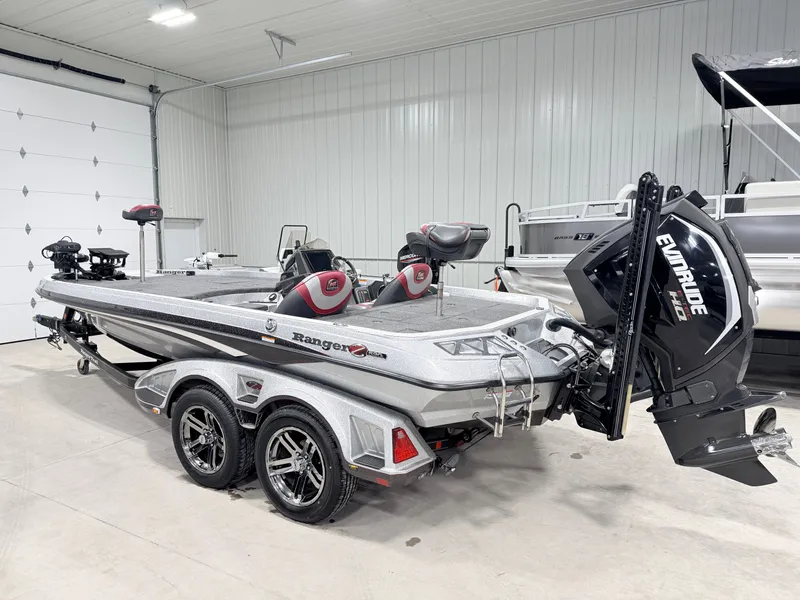 Slide: The Image of 2019 Ranger Z520L boat in a garage, side view. - 33