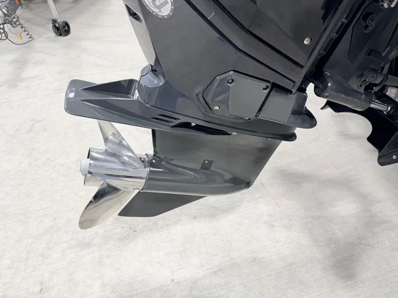 Slide: The Image of 2019 Ranger Z520L boat motor with propeller on concrete floor. - 35