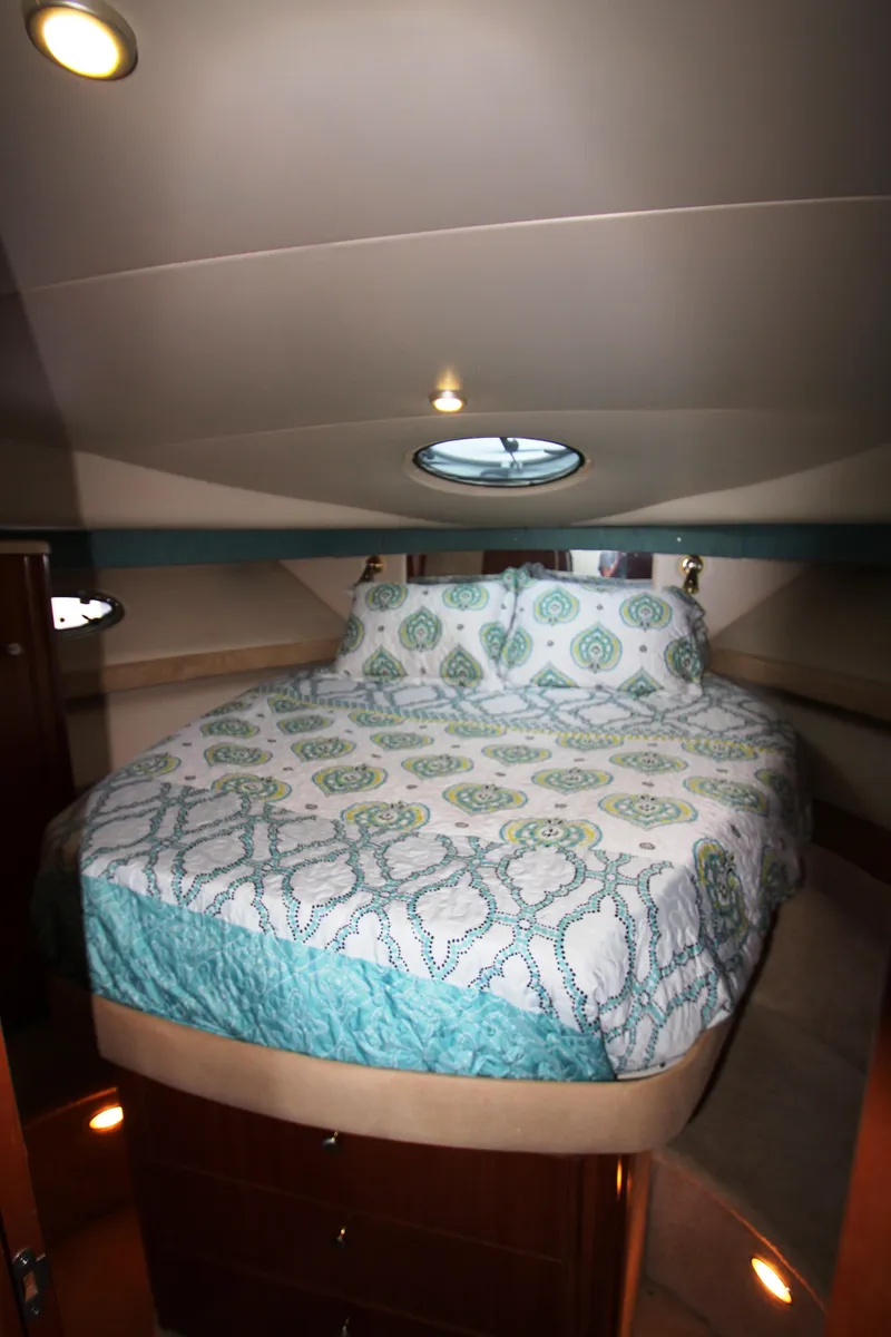 Slide: The Image of Bedroom in 2003 Meridian 381 Sedan with round window. - 21