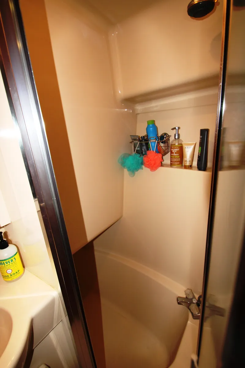 Slide: The Image of Shower in 2003 Meridian 381 Sedan with toiletries. - 40