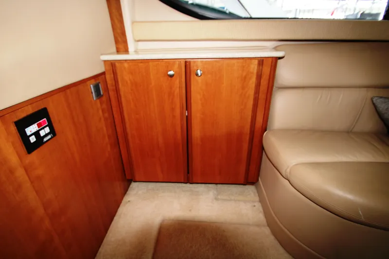 Slide: The Image of Interior of a 2003 Meridian 381 Sedan yacht. - 46