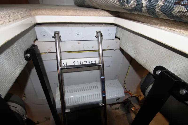 Slide: The Image of Meridian 381 Sedan 2003 - 56