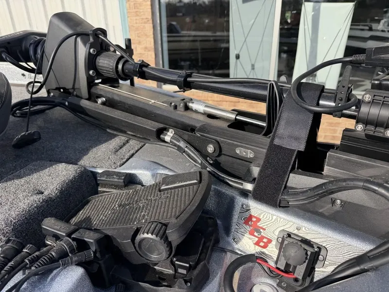 Slide: The Image of Capacity label for Bass Cat Puma STS 2026 boat. - 42