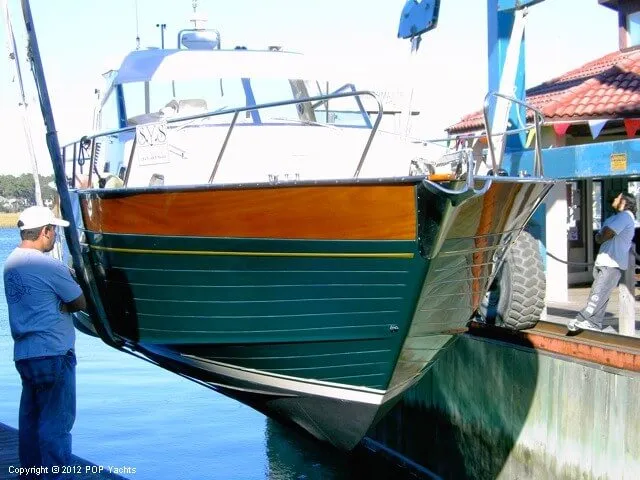 Slide: The Image of Apreamare 36 Cabinato 2000 - 2