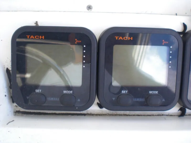Slide: The Image of Contender 35 Side Console 2006 - 5
