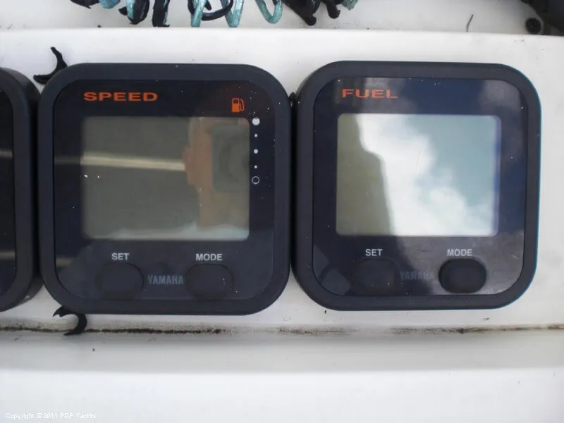 Slide: The Image of Contender 35 Side Console 2006 - 6