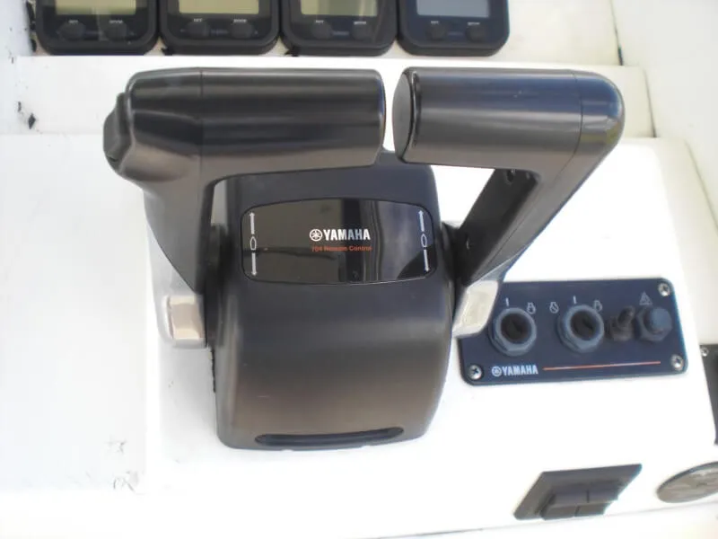 Slide: The Image of Contender 35 Side Console 2006 - 9