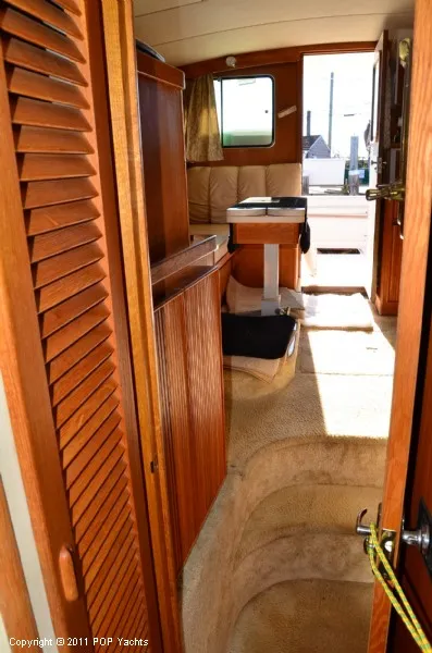 Slide: The Image of Bertram 33 Sport Fisherman 1987 - 8