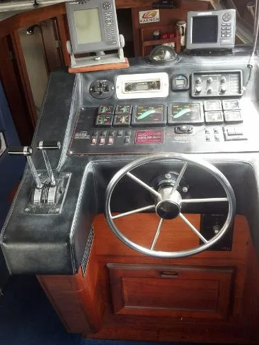Slide: The Image of Bayliner 3460 Trophy Convertible 34 1986 - 10