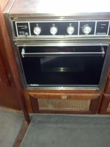 Slide: The Image of Bayliner 3460 Trophy Convertible 34 1986 - 5