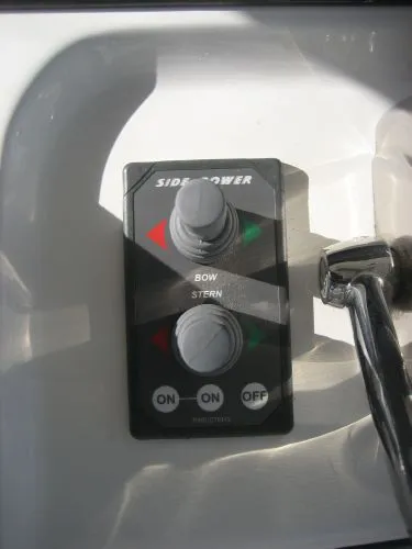 Slide: The Image of Sea Ray 500 Sedan Bridge 2005 - 6