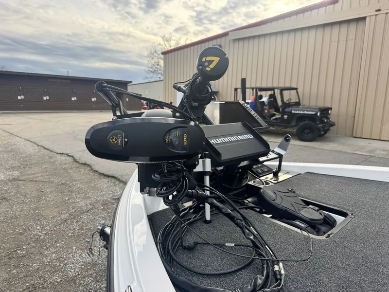 Slide: The Image of Caymas CX 21 PRO 2023 - 7