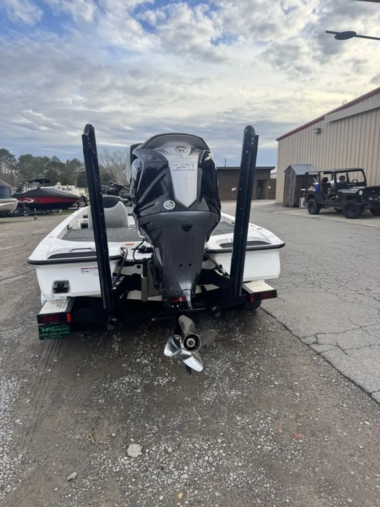 Slide: The Image of Caymas CX 21 PRO 2023 - 9