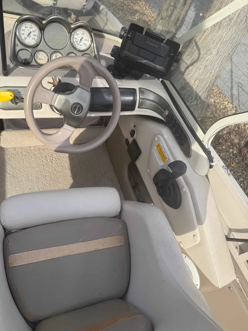 Slide: The Image of Crestliner 2100 Rampage 2001 - 4