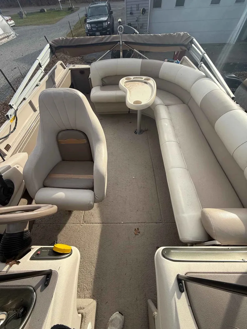 Slide: The Image of Crestliner 2100 Rampage 2001 - 6