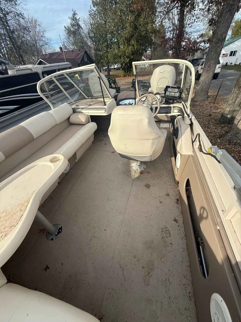 Slide: The Image of Crestliner 2100 Rampage 2001 - 7