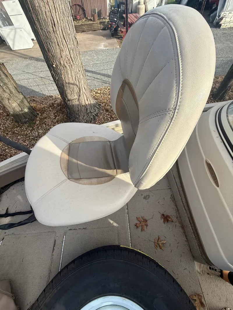 Slide: The Image of Crestliner 2100 Rampage 2001 - 9