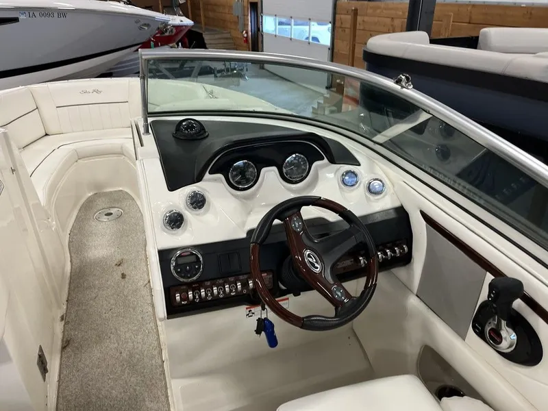 Slide: The Image of Sea Ray SLX 250 2008 - 8