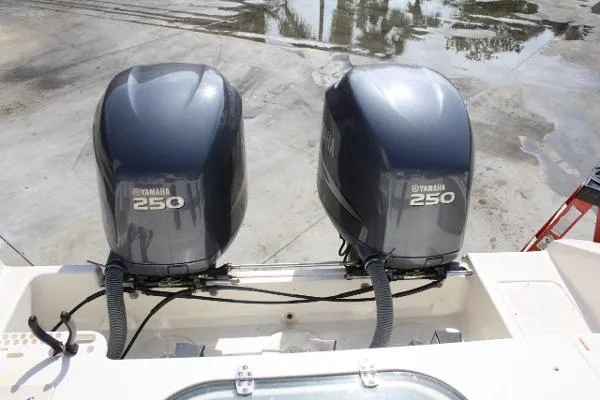 Slide: The Image of Pursuit 335 Offshore 2007 - 9