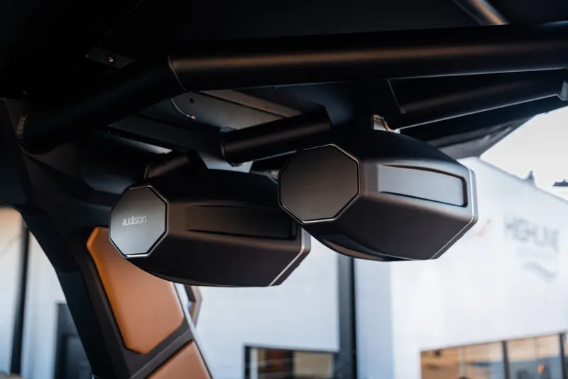 Slide: The Image of Tigé 24RZX 2026 - 11