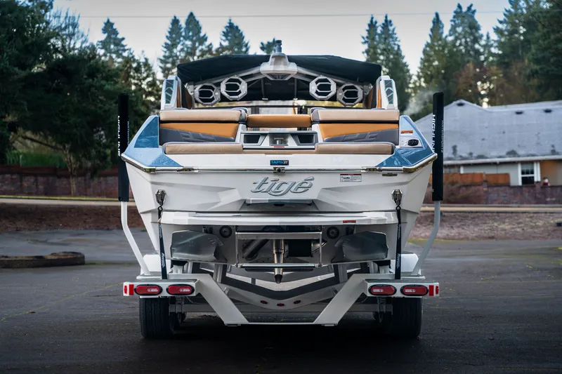 Slide: The Image of Tigé Ultré 25ZX 2026 - 14