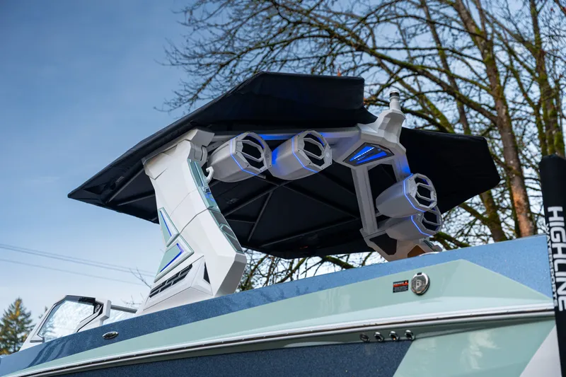 Slide: The Image of Tigé Ultré 25ZX 2026 - 16