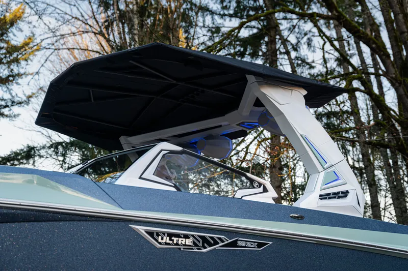 Slide: The Image of Tigé Ultré 25ZX 2026 - 17