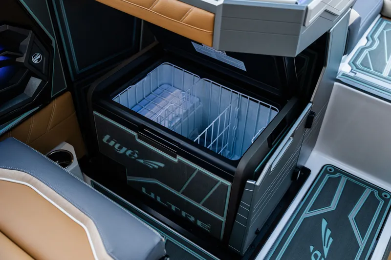 Slide: The Image of Tigé Ultré 25ZX 2026 - 26