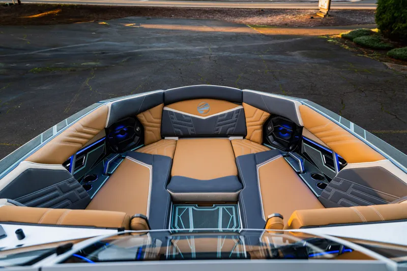 Slide: The Image of Tigé Ultré 25ZX 2026 - 29