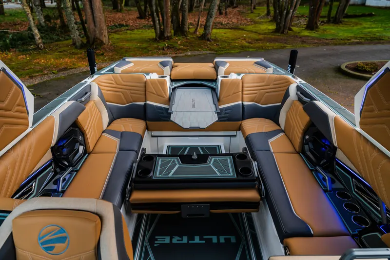 Slide: The Image of Tigé Ultré 25ZX 2026 - 32