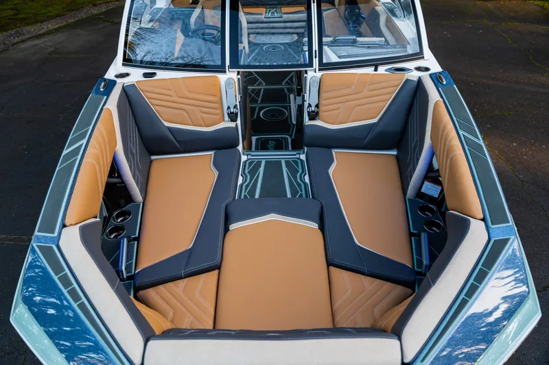 Slide: The Image of Tigé Ultré 25ZX 2026 - 35