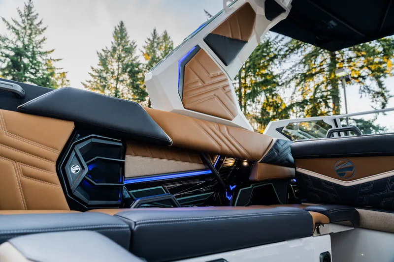 Slide: The Image of Tigé Ultré 25ZX 2026 - 36