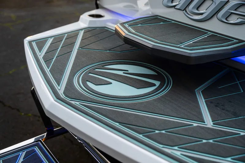 Slide: The Image of Tigé Ultré 25ZX 2026 - 38