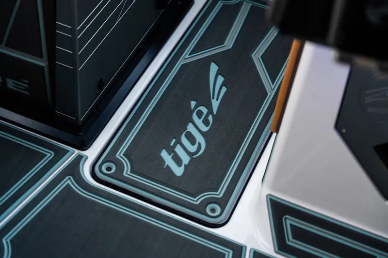 Slide: The Image of Tigé Ultré 25ZX 2026 - 41