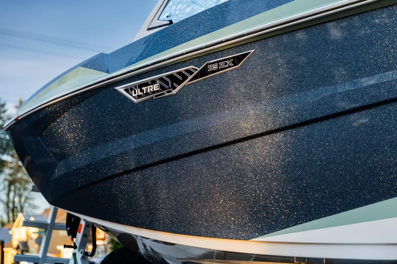 Slide: The Image of Tigé Ultré 25ZX 2026 - 45