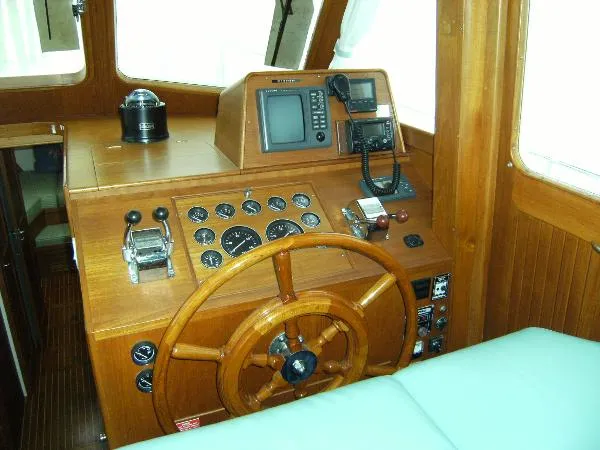 Slide: The Image of Grand Banks Eastbay 43 Flybridge Sedan 1999 - 2