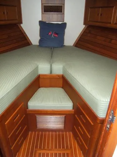 Slide: The Image of Grand Banks Eastbay 43 Flybridge Sedan 1999 - 7