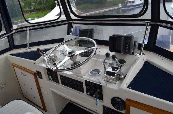 Slide: The Image of Hatteras 43 Motor Yacht 1985 - 11