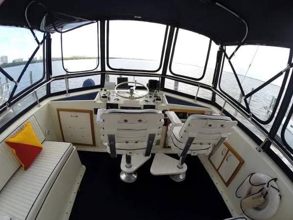 Slide: The Image of Hatteras 43 Motor Yacht 1985 - 6