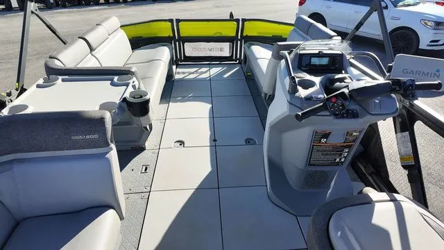 Slide: The Image of Sea-Doo Switch Cruise 18 2022 - 10