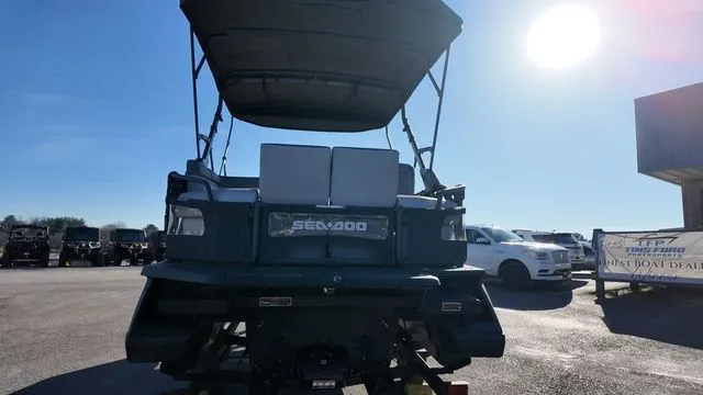 Slide: The Image of Sea-Doo Switch Cruise 18 2022 - 3