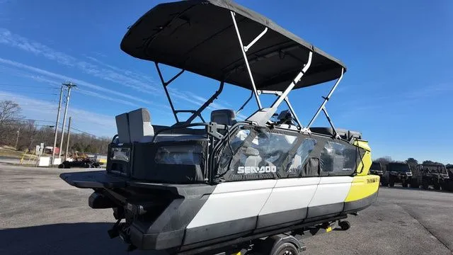 Slide: The Image of Sea-Doo Switch Cruise 18 2022 - 4