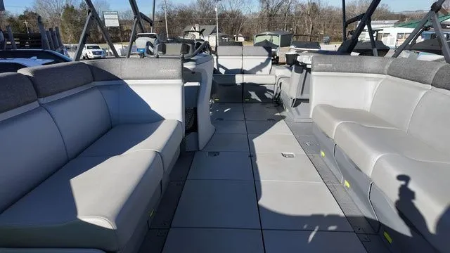 Slide: The Image of Sea-Doo Switch Cruise 18 2022 - 6