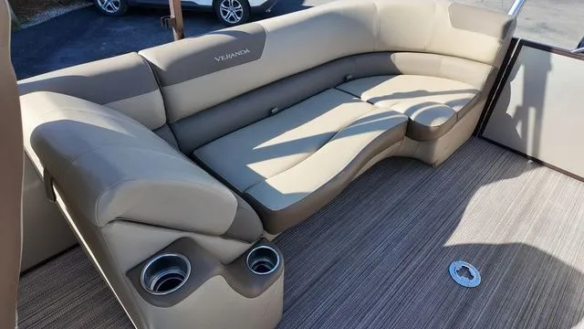 Slide: The Image of Veranda VR22RC Package Tri-Toon 2021 - 23