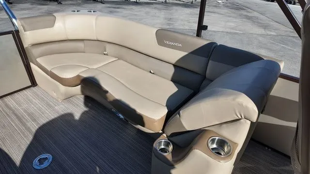 Slide: The Image of Veranda VR22RC Package Tri-Toon 2021 - 24